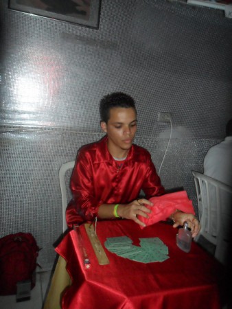 Médiun Romário Santos incorpora o Cigano Allan Torres 